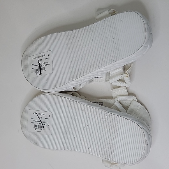 DOLCE VITA NWT ZAIDEY WHITE SANDALS GIRLS SZ 4 - Picture 3 of 6